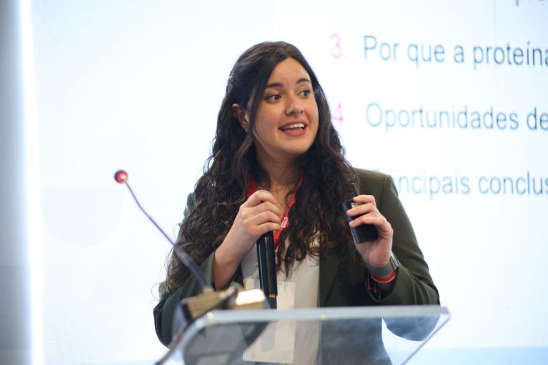 Jessica como ponente en el seminario Think USA Dairy en Brasil