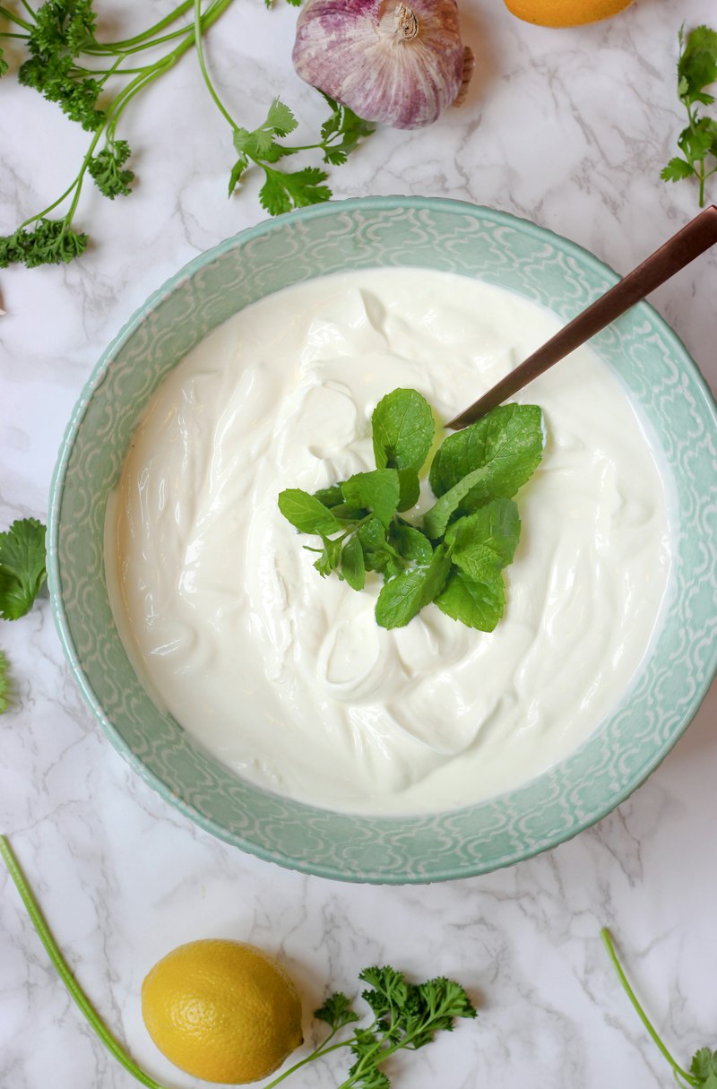 Yogur natural con menta